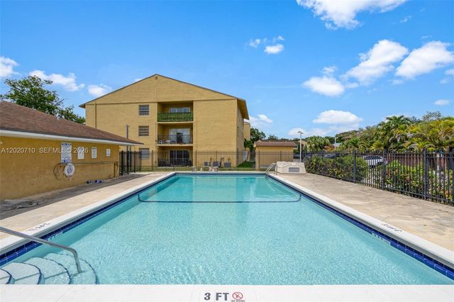 15430 SW 82nd Lane 622, Miami, FL 33193