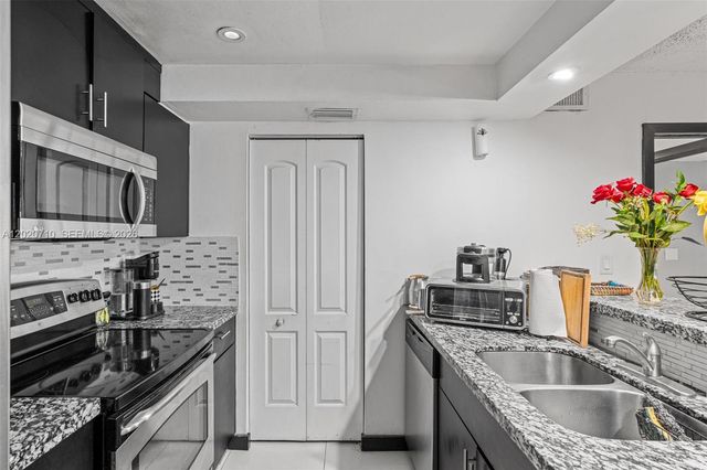 15430 SW 82nd Lane 622, Miami, FL 33193