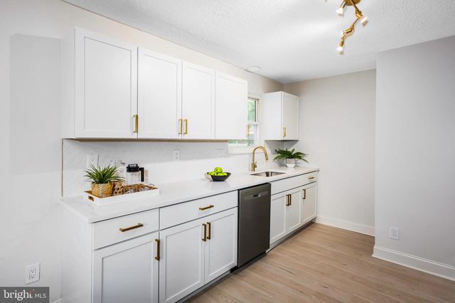 7512 HARPERS DR, Fort Washington, MD 20744