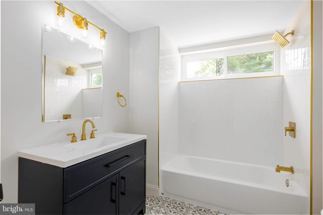 7512 HARPERS DR, Fort Washington, MD 20744