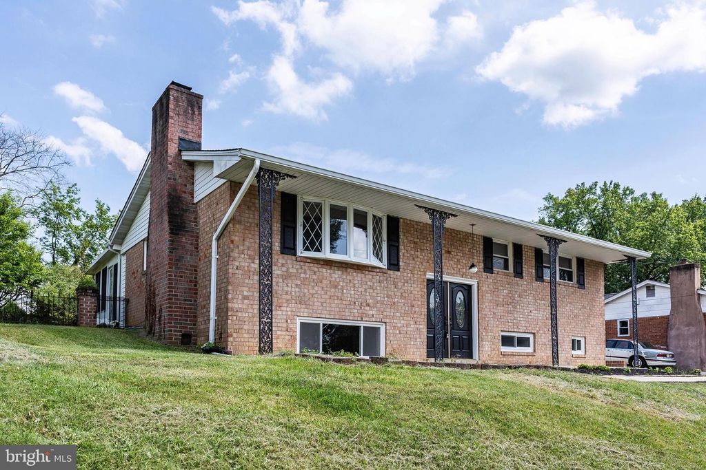 7512 HARPERS DR, Fort Washington, MD 20744