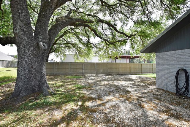 22118 Hufsmith Kohrville Road, Tomball, TX 77375