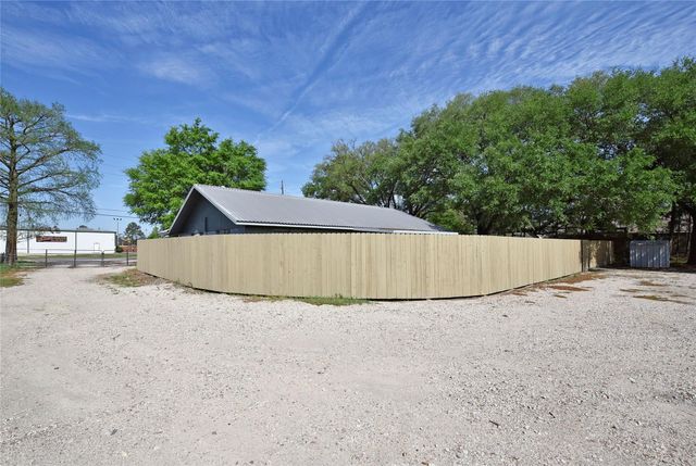 22118 Hufsmith Kohrville Road, Tomball, TX 77375
