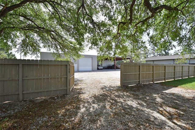 22118 Hufsmith Kohrville Road, Tomball, TX 77375