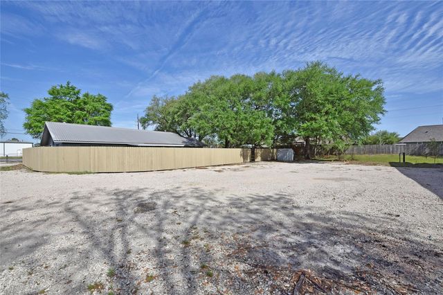 22118 Hufsmith Kohrville Road, Tomball, TX 77375