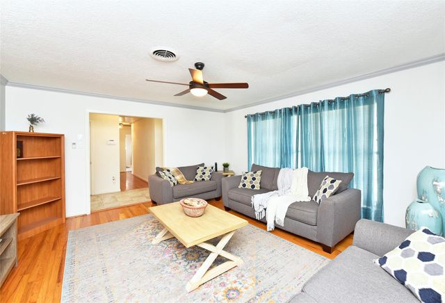 22118 Hufsmith Kohrville Road, Tomball, TX 77375