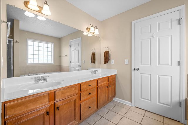 4413 Taylor Hall Ln, Adams, TN 37010