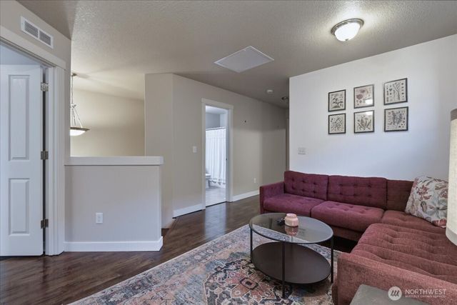 7405 NW 1st Place, Vancouver, WA 98665