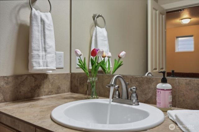 7405 NW 1st Place, Vancouver, WA 98665