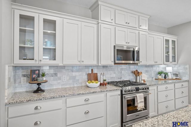 6015 Hidcote Drive, Lincoln, NE 68516