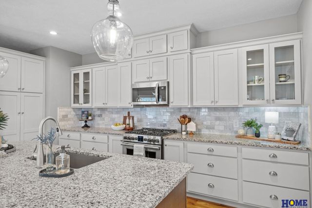 6015 Hidcote Drive, Lincoln, NE 68516