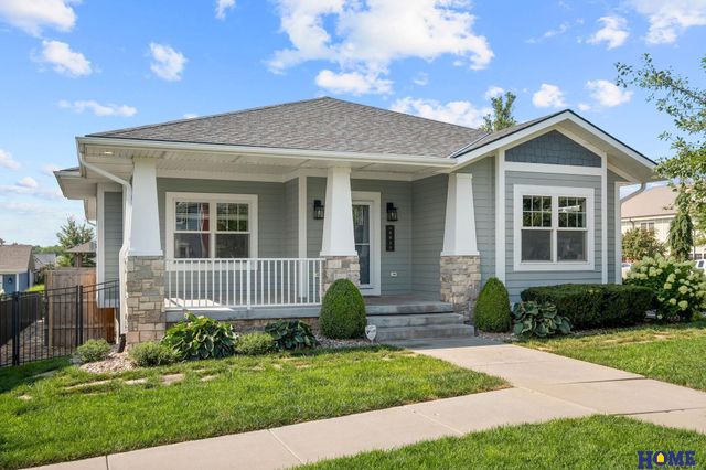 6015 Hidcote Drive, Lincoln, NE 68516