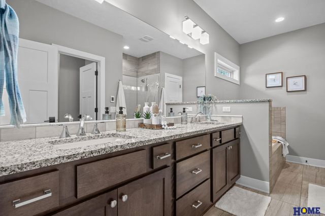 6015 Hidcote Drive, Lincoln, NE 68516