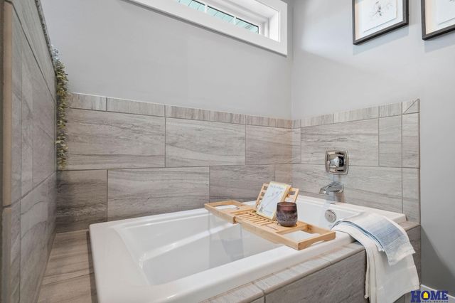 6015 Hidcote Drive, Lincoln, NE 68516
