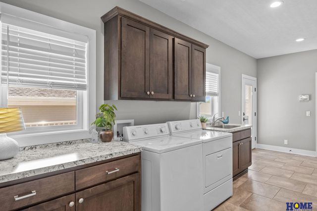 6015 Hidcote Drive, Lincoln, NE 68516