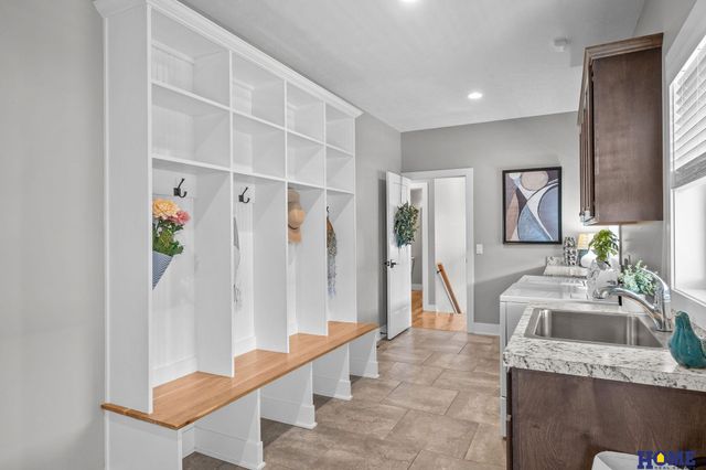 6015 Hidcote Drive, Lincoln, NE 68516