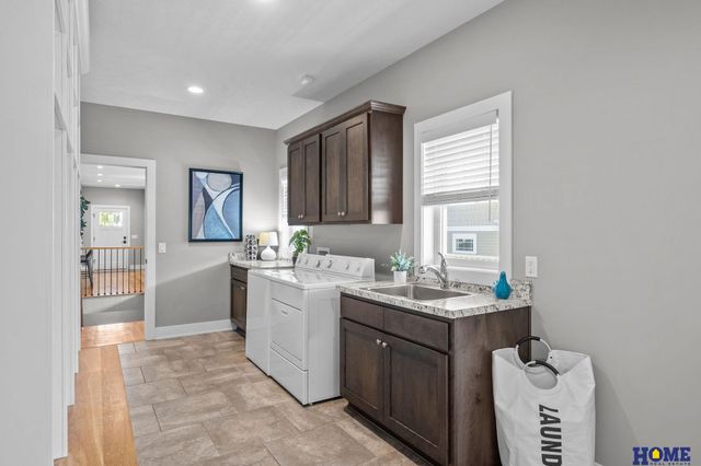 6015 Hidcote Drive, Lincoln, NE 68516
