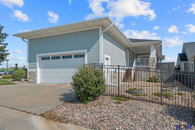 6015 Hidcote Drive, Lincoln, NE 68516