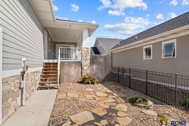 6015 Hidcote Drive, Lincoln, NE 68516