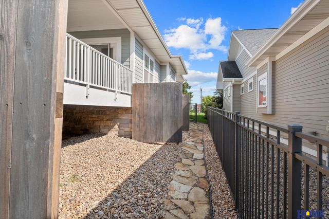 6015 Hidcote Drive, Lincoln, NE 68516