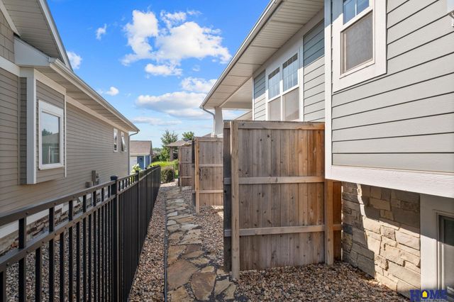 6015 Hidcote Drive, Lincoln, NE 68516