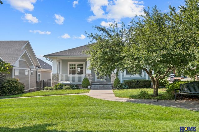 6015 Hidcote Drive, Lincoln, NE 68516
