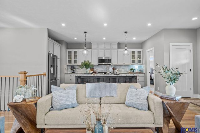 6015 Hidcote Drive, Lincoln, NE 68516