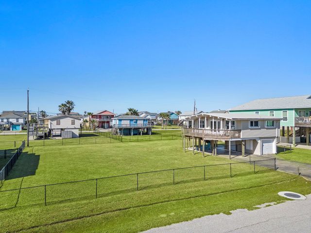 4208 Hardin Drive, Galveston, TX 77554