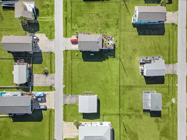 4208 Hardin Drive, Galveston, TX 77554