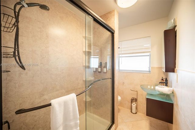 2121 NE 62nd St, Fort Lauderdale, FL 33308