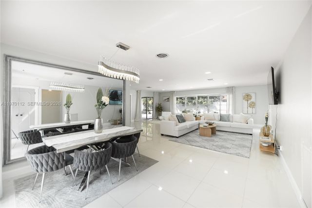 2121 NE 62nd St, Fort Lauderdale, FL 33308