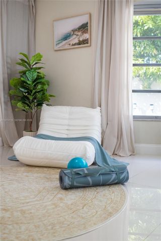 2121 NE 62nd St, Fort Lauderdale, FL 33308