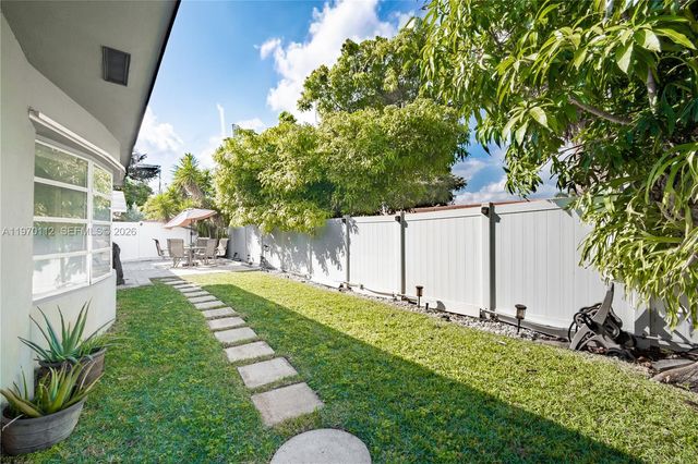 2121 NE 62nd St, Fort Lauderdale, FL 33308