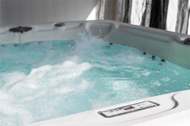 2121 NE 62nd St, Fort Lauderdale, FL 33308