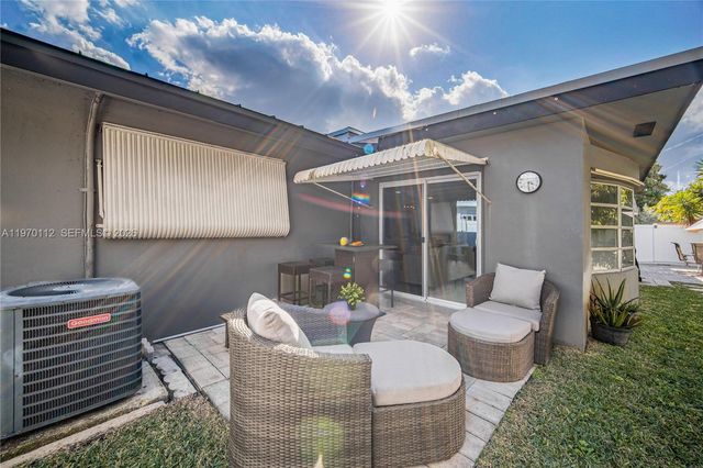 2121 NE 62nd St, Fort Lauderdale, FL 33308