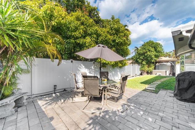 2121 NE 62nd St, Fort Lauderdale, FL 33308