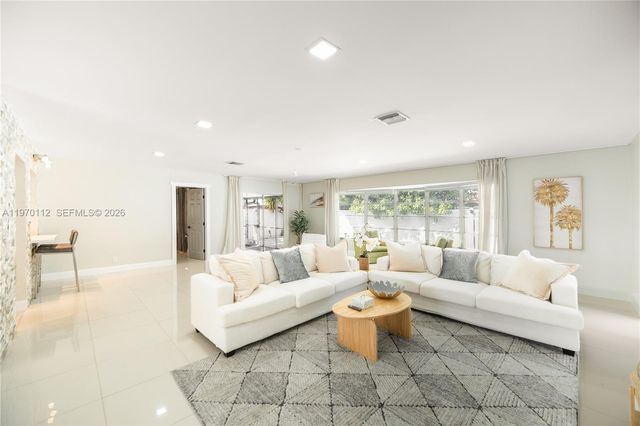 2121 NE 62nd St, Fort Lauderdale, FL 33308