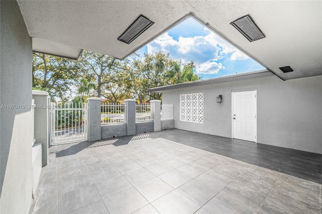 2121 NE 62nd St, Fort Lauderdale, FL 33308