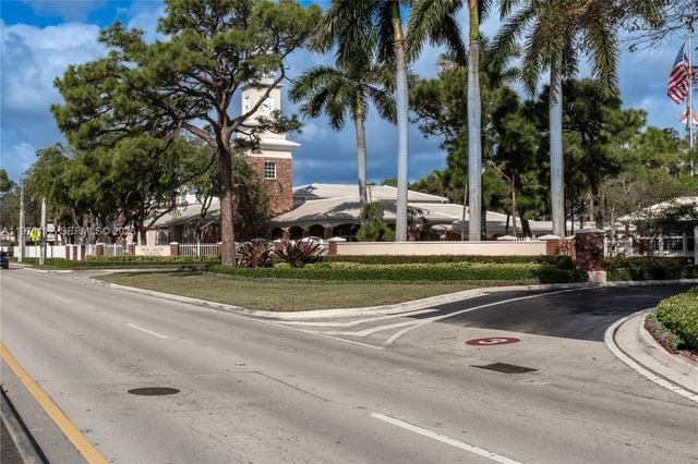 2121 NE 62nd St, Fort Lauderdale, FL 33308