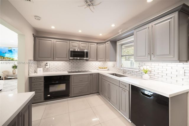 2121 NE 62nd St, Fort Lauderdale, FL 33308