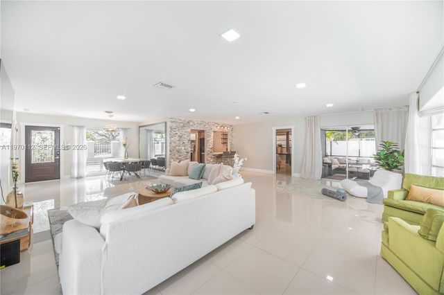 2121 NE 62nd St, Fort Lauderdale, FL 33308