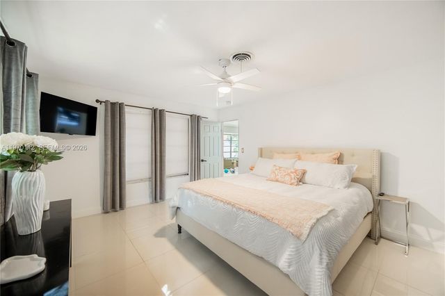 2121 NE 62nd St, Fort Lauderdale, FL 33308