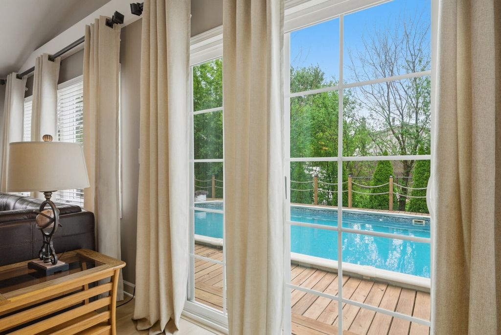 Image 20 of property listing at 877 N Dovington Drive, Hoffman Estates, IL 60169