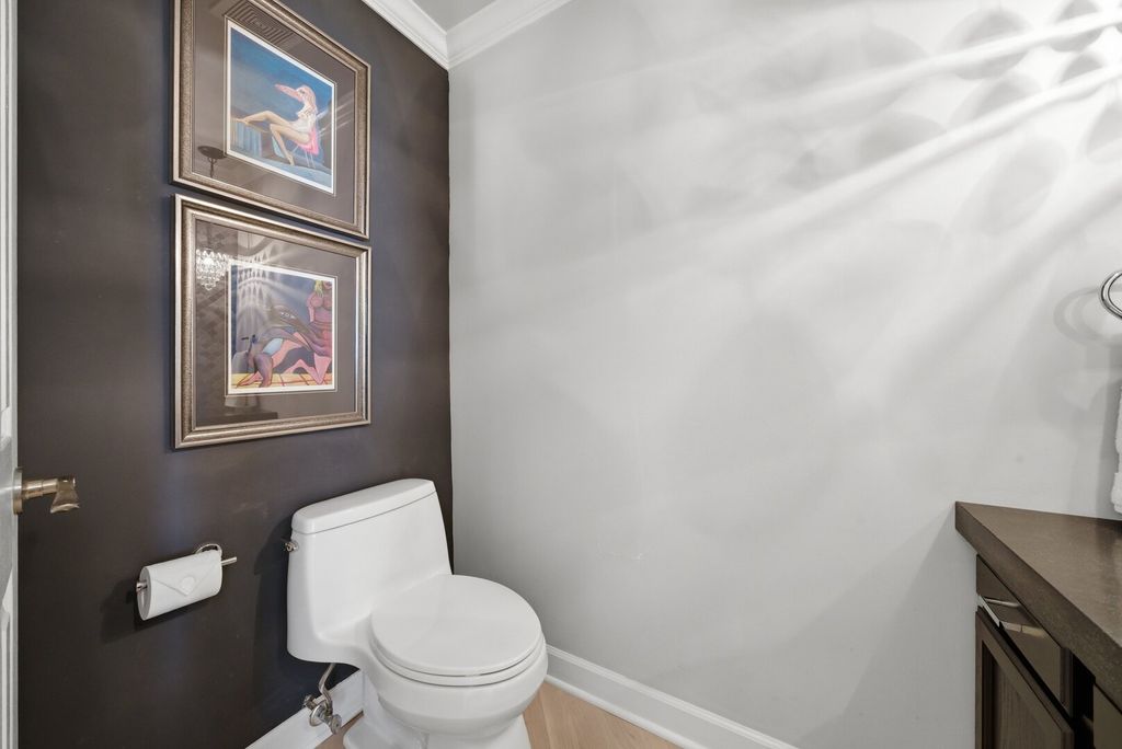 Image 22 of property listing at 877 N Dovington Drive, Hoffman Estates, IL 60169