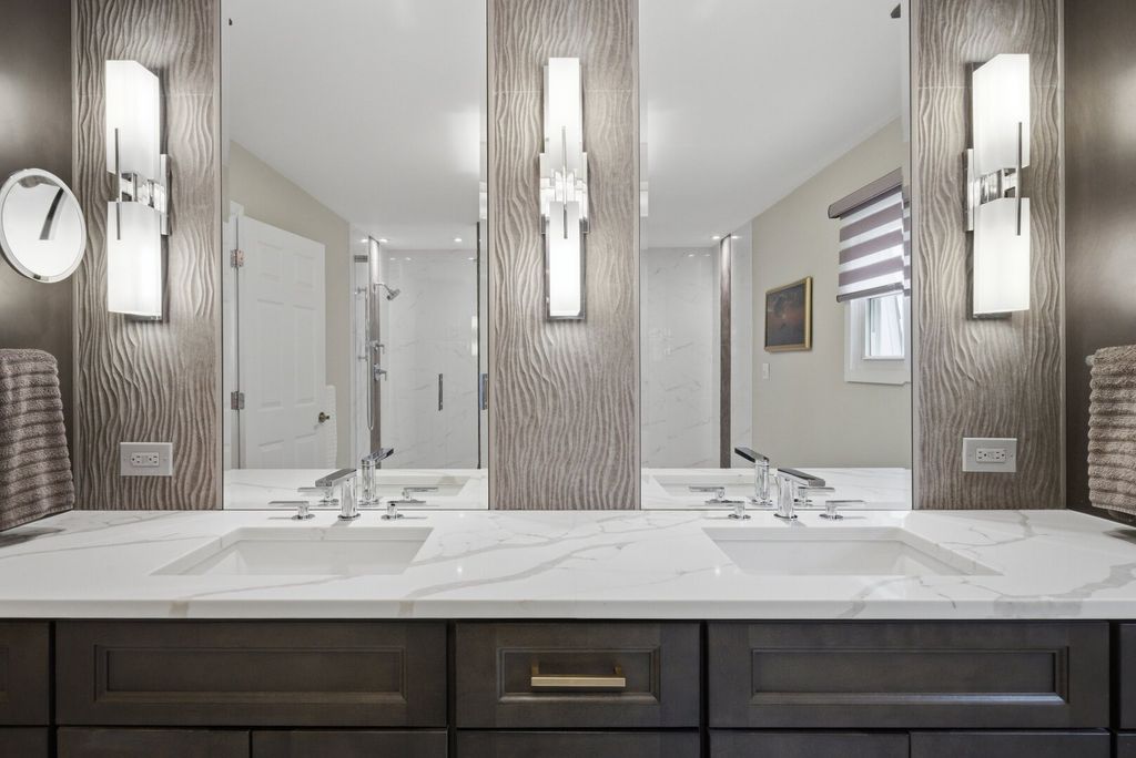 Image 34 of property listing at 877 N Dovington Drive, Hoffman Estates, IL 60169
