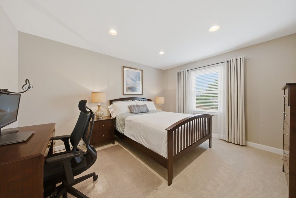 Image 36 of property listing at 877 N Dovington Drive, Hoffman Estates, IL 60169
