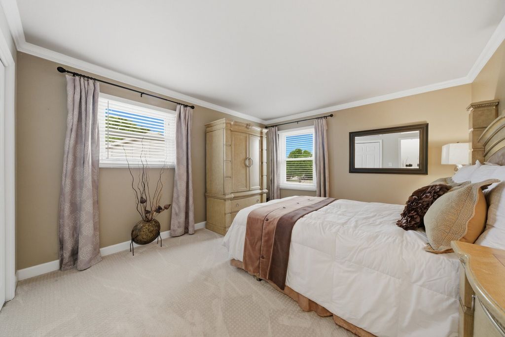 Image 39 of property listing at 877 N Dovington Drive, Hoffman Estates, IL 60169