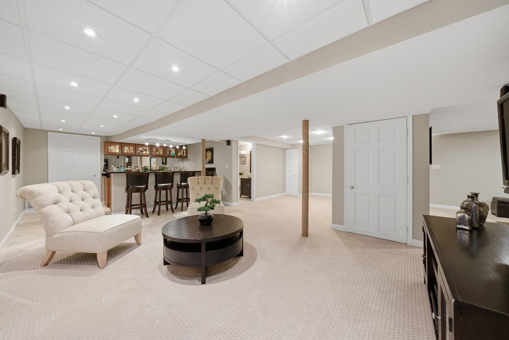 Image 45 of property listing at 877 N Dovington Drive, Hoffman Estates, IL 60169