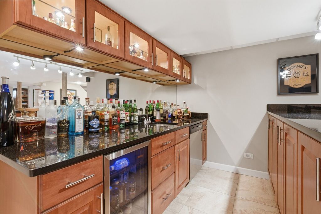 Image 47 of property listing at 877 N Dovington Drive, Hoffman Estates, IL 60169