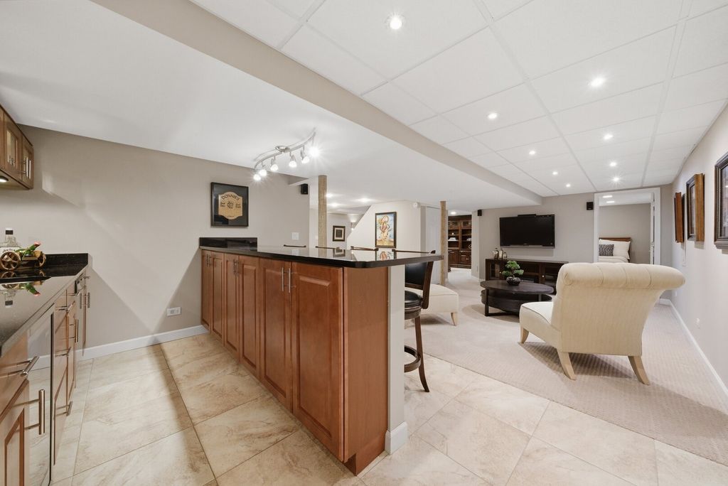 Image 48 of property listing at 877 N Dovington Drive, Hoffman Estates, IL 60169